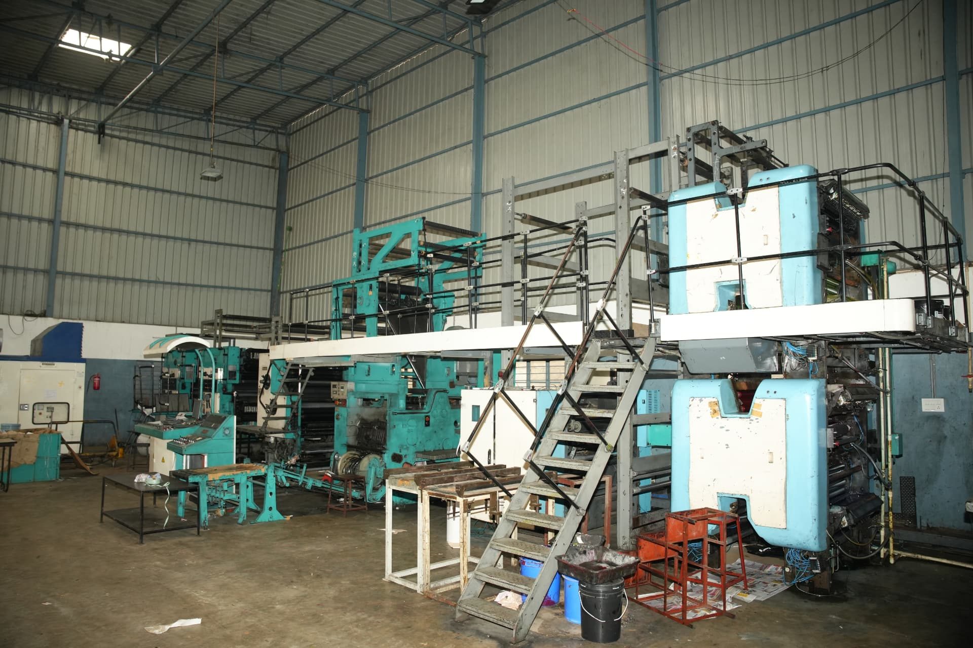 Full multi-colour web-offset line with folder tower